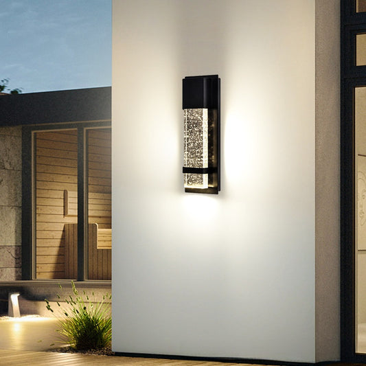 Outdoor wall lamp